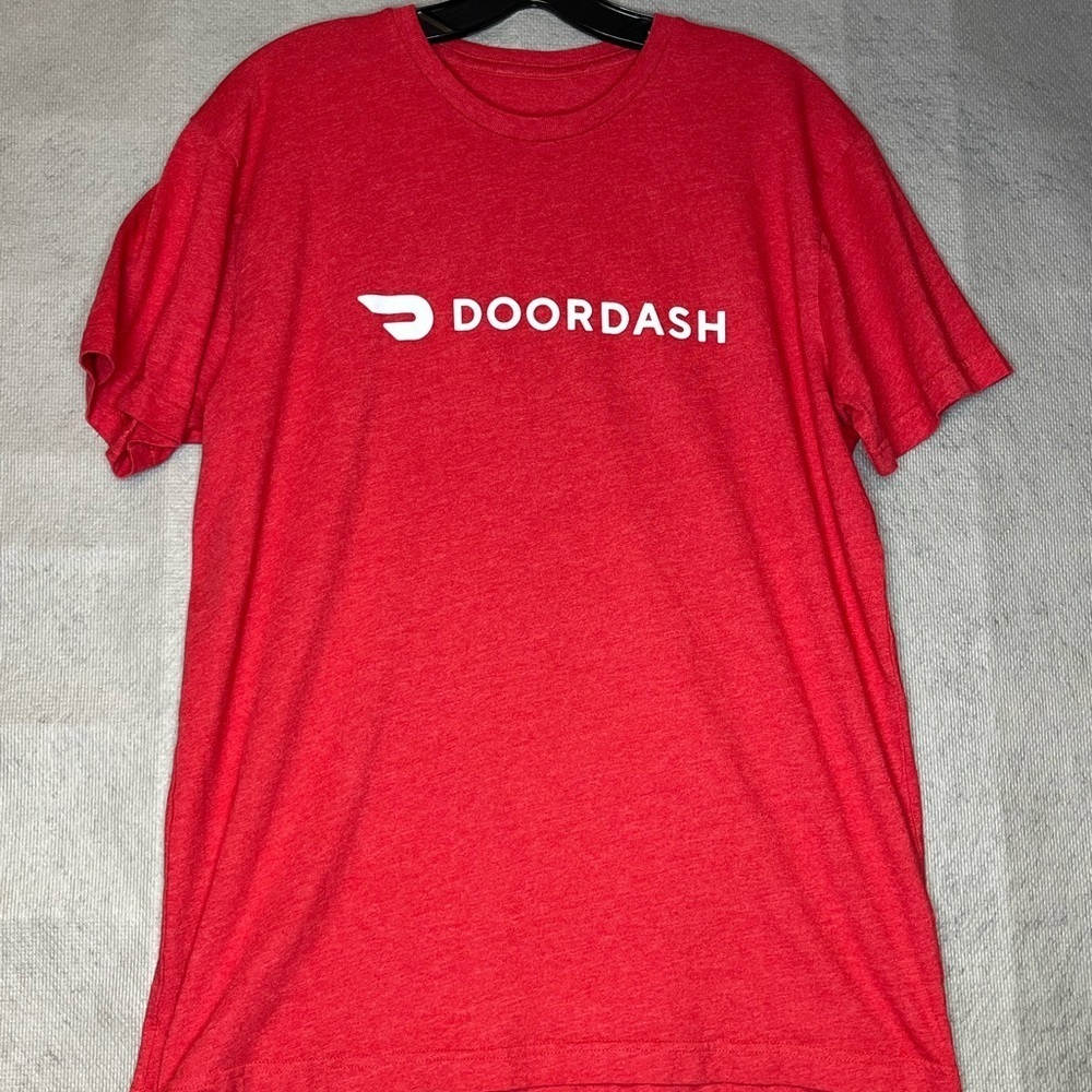 Mens Size Large DoorDash Short Sleeve Tee Red/White Logo Gently Used Fast Ship